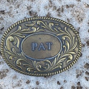Vintage 1977 PAT scrolled thick brass belt buckle